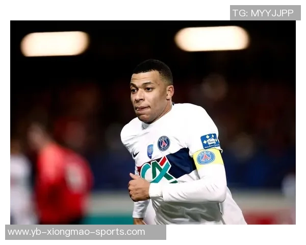 姆巴佩强势突破库巴西防线为皇马赢得宝贵角球机会