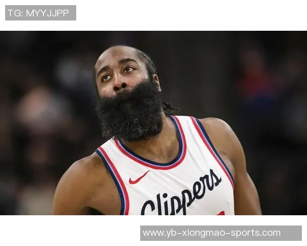 哈登强攻遭重击面部倒地快船紧急暂停比赛引发关注